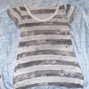 Gray and white Arizona L/G short sleeve u neck shirt